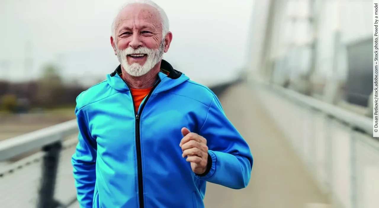 Ältere Mann joggt
