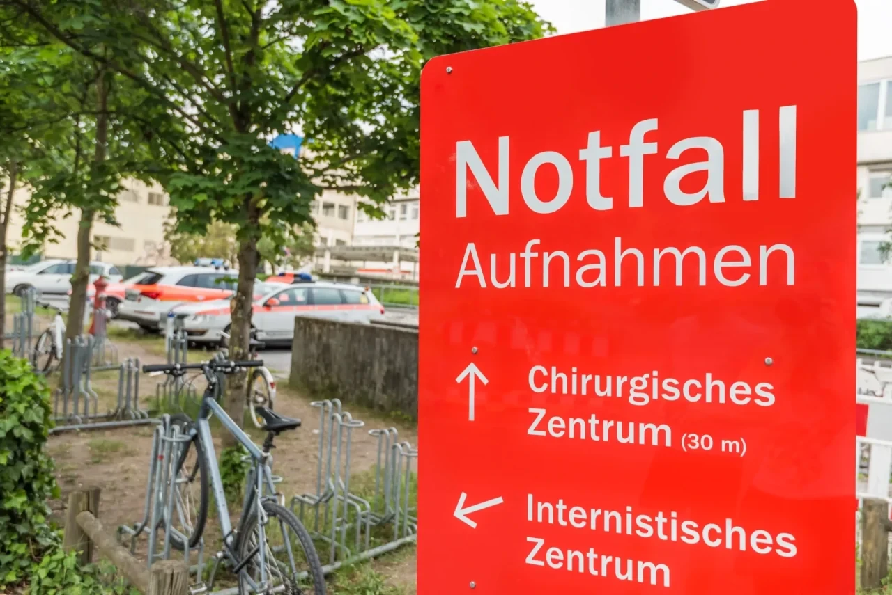 Hinweisschild Notaufnahme